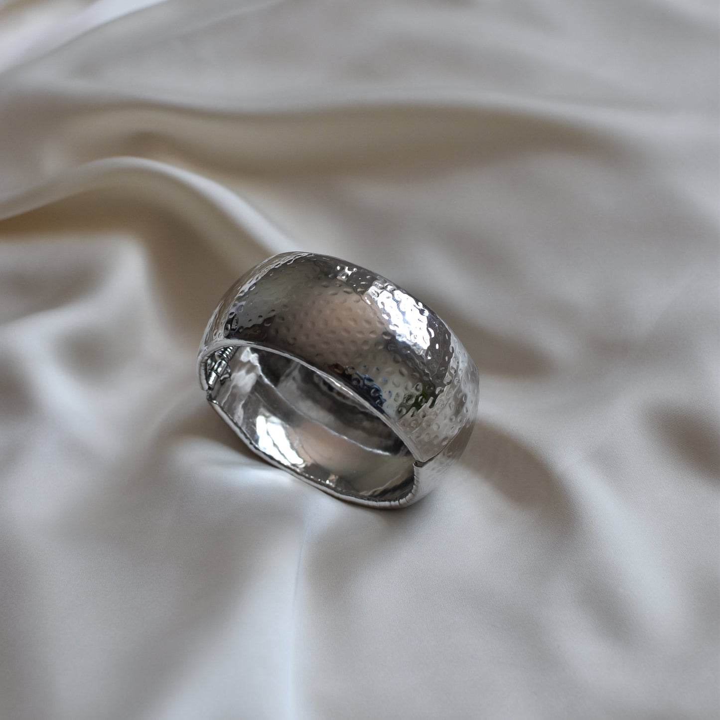 Hera Bangle